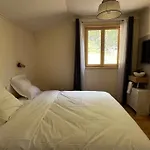8 Personnes Dans Un Ecrin De Verdure Avec Vue بيت للعطل