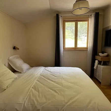 8 Personnes Avec Piscine 펜션