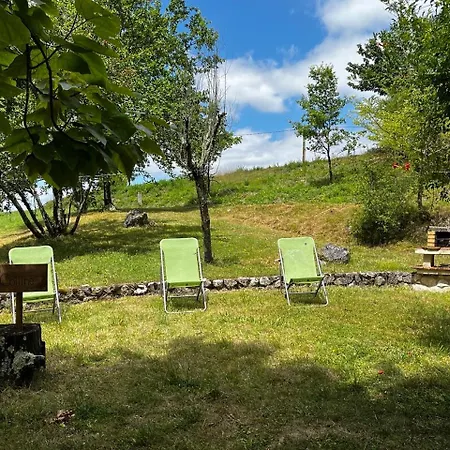 8 Personnes Dans Un écrin De Verdure Avec Vue *